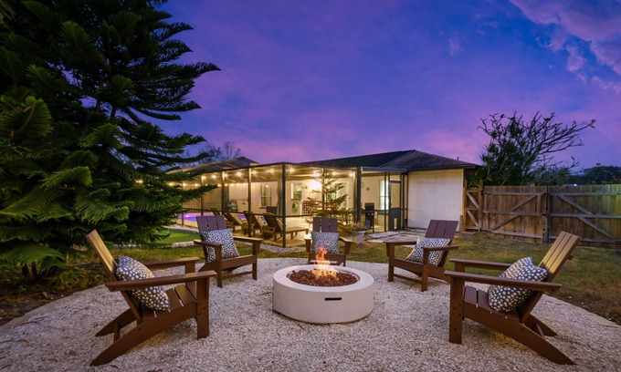 Walsingham House | Pool & Fire Pit Retreat – Sleeps 14, No Flood Zone