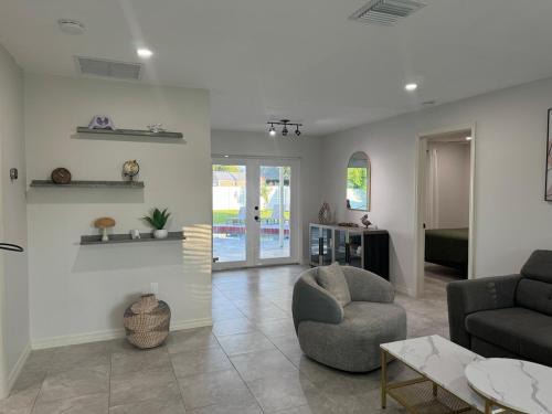 Englewood House | Pool house in Englewood