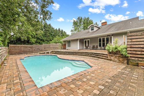 Harwood House | Pool Vibes At Vanishing Run