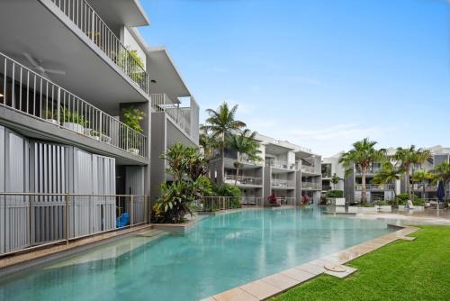 Casuarina Apartment | Pool View 3-Bedroom Oasis in Drift Resort