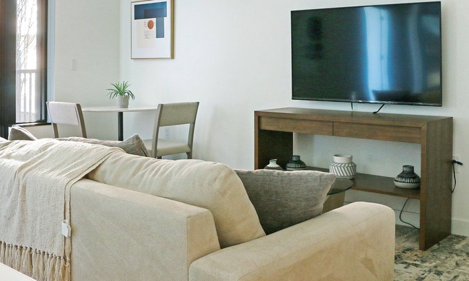 Southwest Apartment | PoplarHouse 1BD+Den 5