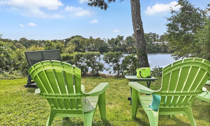 East Harwich House | Poppys Pond: Pondfront Cape Home with A/C & Wifi