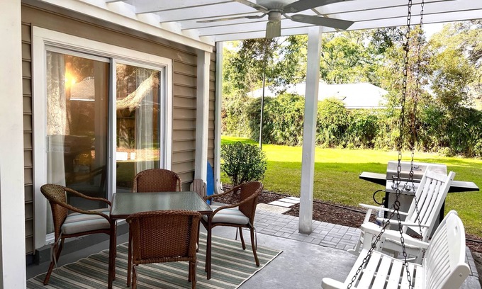 Demere Park House | Popular Ocean Walk condo sleeps 6+ Close to BEACH & Village