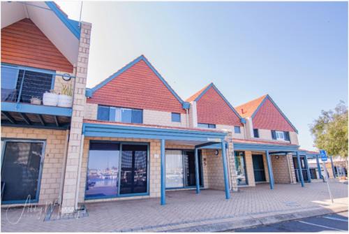 Geographe House | Portside Paradise Marina-Front Retreat with Views