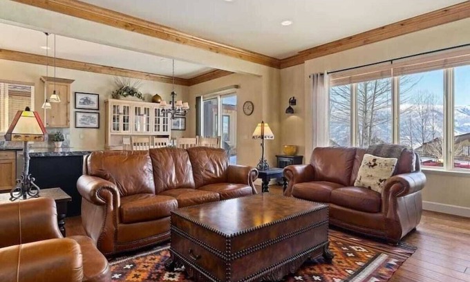 Eden House | Powder Mtn Wolf Den TR11|Ski Retreat |Dog Friendly