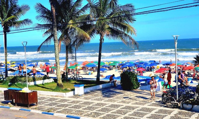 Tombo Apartment | Praia do Tombo - Guarujá - Pé na areia