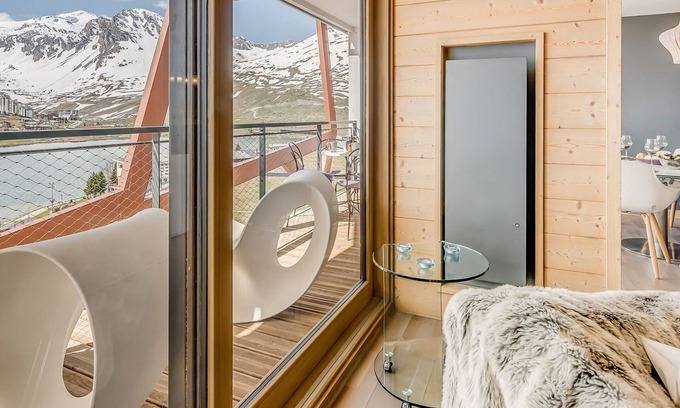 Tignes le Lac Apartment | PREMIUM 4* Apartment, 5 rooms, 8 guests, balcony, hotel services, wifi, Tignes