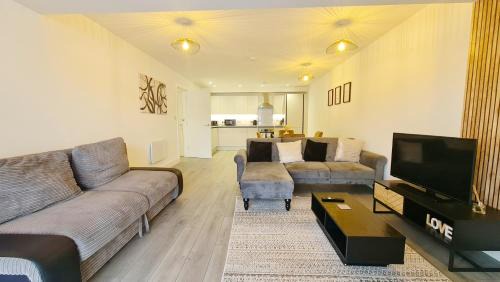 Hemel Hempstead Apartment | Premium CITY APARTMENT near Harry Potter Studio and Luton Airport