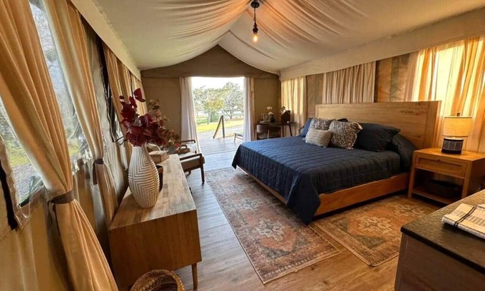 Bastrop House | Premium Lakefront Cabin #4: The Cardinal (Austin)