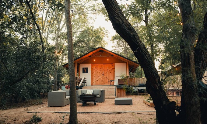 Bastrop Cabin | Premium Lakefront Cabin #2: The Magnolia (Austin)