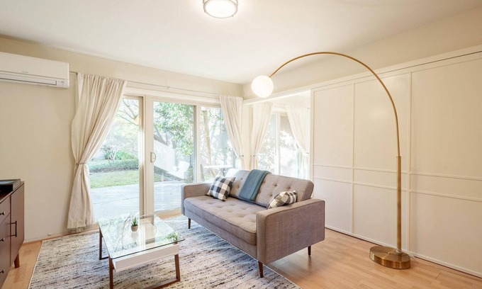 University South Apartment | Premium Palo Alto 1BR w/Patio, close to Restaurants, by Blueground