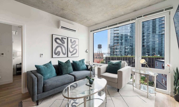 River North Apartment | Premium Urban 4BR - Perfect Mix of Comfort & Location