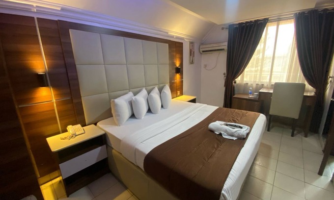 Ikeja Hotel | Presken Mojidi