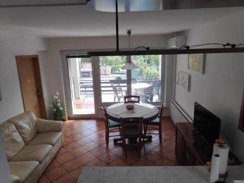 Kampel House | Pri Nešpoli