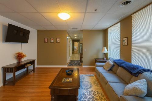 Morgantown Apartment | Prime Location! 2BR-3BA Near WVU & Downtown Fun