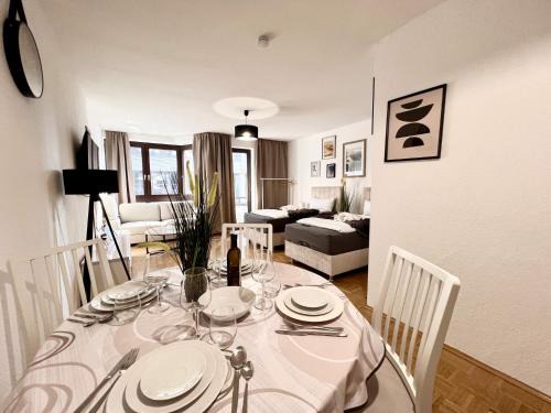 Suedviertel Apartment | PrimeTimeSuites Nähe Messe & HBF