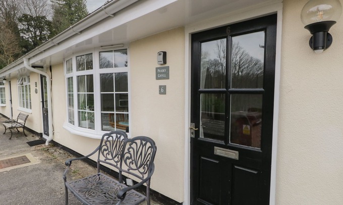 Windermere Cottage | PRIORY GHYLL, family friendly, with a garden in Bowness-On-Windermere
