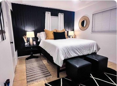 Neartown Apartment | Pristine Full Sized Montrose Apartment Half Block to Menil Museum