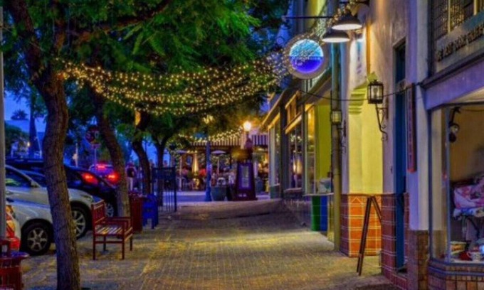 South Park Apartment | Private 1 bdrm apartment Balboa Park + Zoo steps away, EASY PKNG + HotTub + W/D