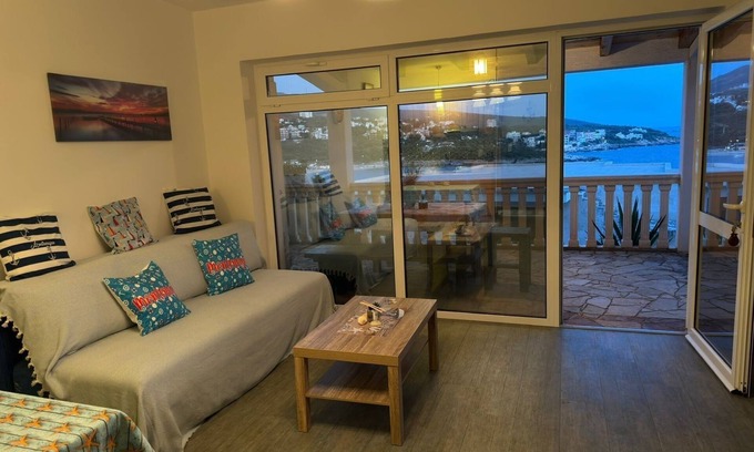 Utjeha Apartment | Private beach 2-bedroom apartment
