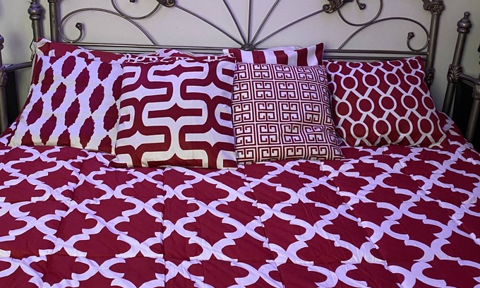 Lac-des-Plages Bed & Breakfast | Private bedroom in home in the woods very quiet