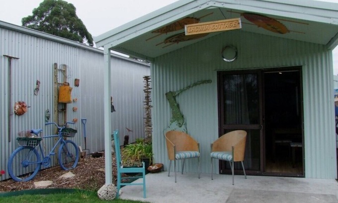 Bemm River Cabin | Private cabin in a quiet garden setting with plenty of birdlife