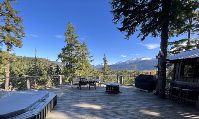 Blueberry Hill Ski Chalet | Private Chalet with amazing view and hot tub-20min walk to Whistler Village.
