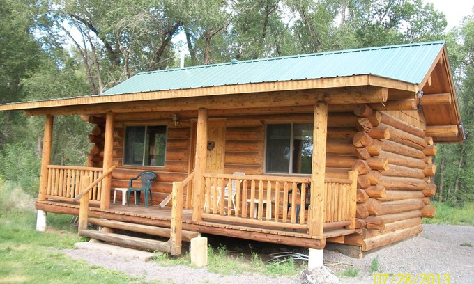 Antonito Cabin | Private cottage on the Conejos river