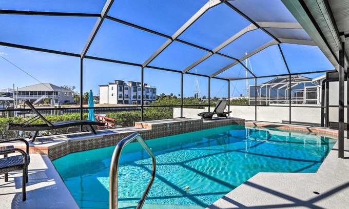 Apollo Beach House | Private Dock and Saltwater Pool Apollo Beach House