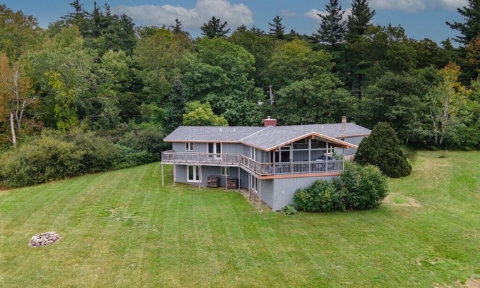 Dublin House | Private Field House - Spacious 4 Bedroom Home