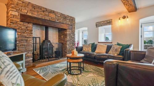 Margam Apartment | Private Getaway - Hot Tub - Rural Charm
