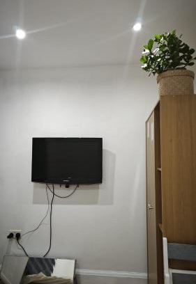 High Wycombe House | Private guest suite inside a family home with own entrance, kitchen, and bathroom