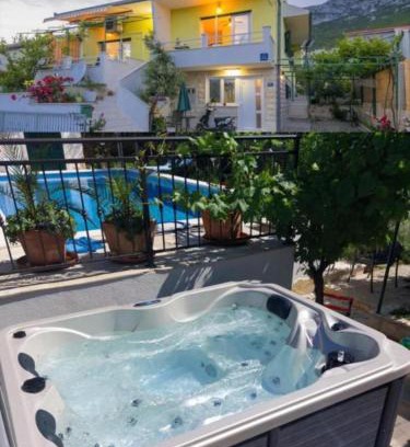 Kastel Sucurac Apartment | Private heated pool and jacuzzi #House Sandra