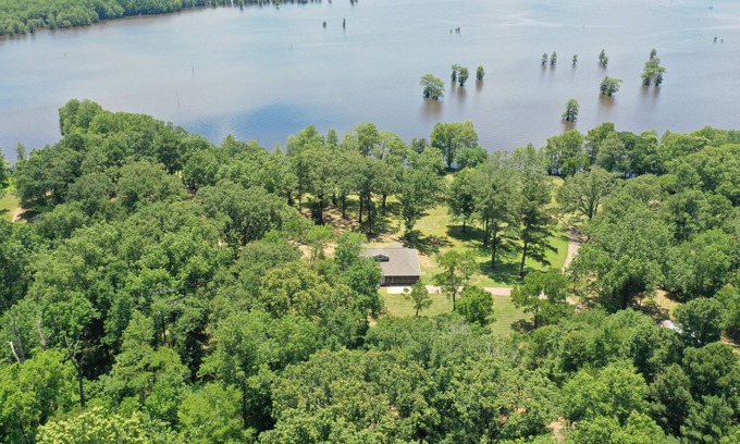 Mooringsport House | Private Hilltop Home on Caddo Lake