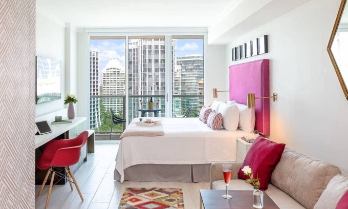 Coconut Grove Apartment | Private Hotel Room, King + futon, Free Parking, Wi-Fi , Pool, Gym.