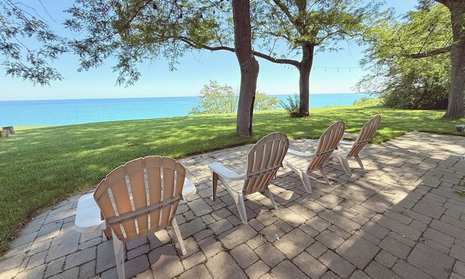 Mequon House | Private Lake Michigan Estate - Breathtaking views on 2.5-Acre Cozy Luxe Retreat