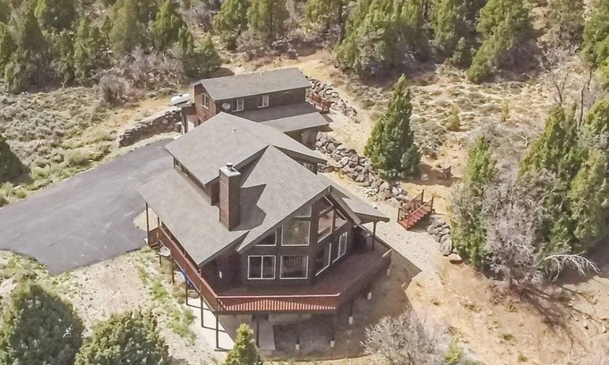 Long Valley Junction Cabin | Private Luxury Cabin on 5 Acres, 4bd 2.5ba perfect base camp to N. Parks!