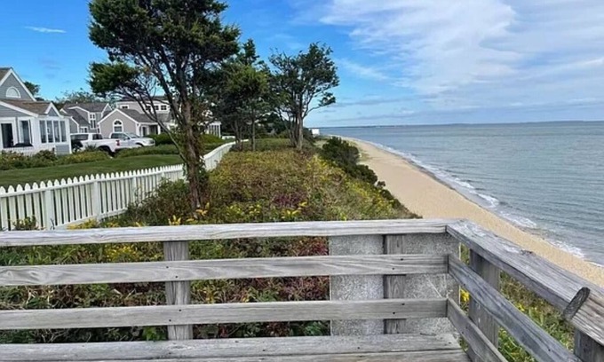 Mashpee House | PRIVATE MAUSHOP VILLAGE BEACH - Also Available for Monthly Rental