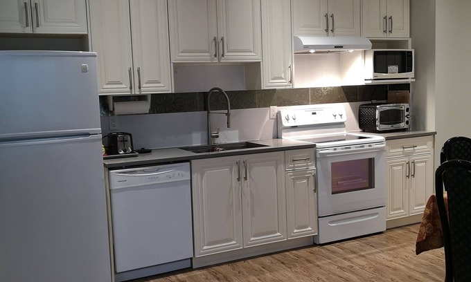 Upper Lonsdale House | Private New 2 BRM suite in North Vancouver