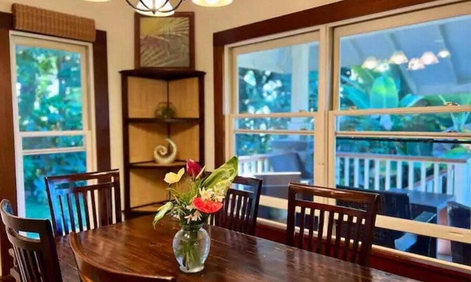 Kealakekua House | Private paradise organic farm stay with ocean view, nestled in banana grove
