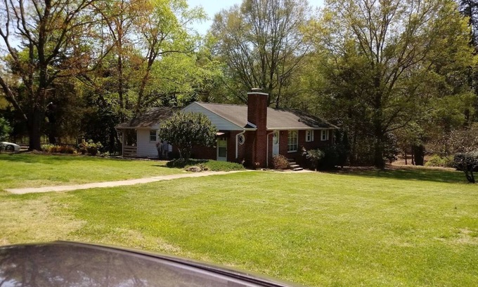 Greensboro House | Private & Peaceful w/Hot Tub, Fireplace, Popcorn Machine. 15 Mins to Everything