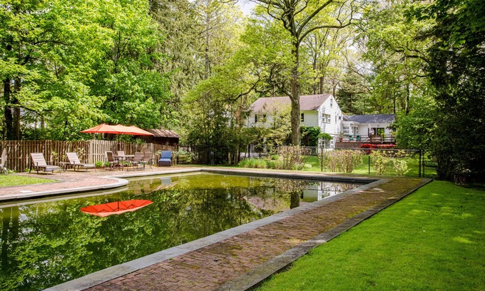 Highlands House | Private Pool and Grounds with 4 Bedroom Family House with Home Office for You