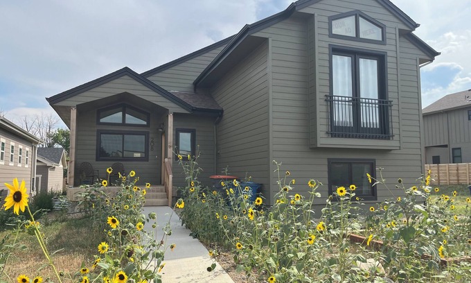 Superior House | Private quiet suite Original Town Superior