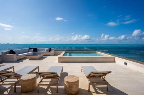 Isla Mujeres Apartment | Private Rooftop Honeymoon Suite w/Private Jacuzzi