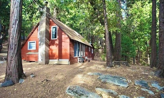 Alta Sierra Cabin | Private Sequoia National Forest Cabin— relaxing retreat with wood burning stove
