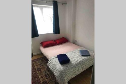 Wallington North Apartment | Private Studio home away from home .
