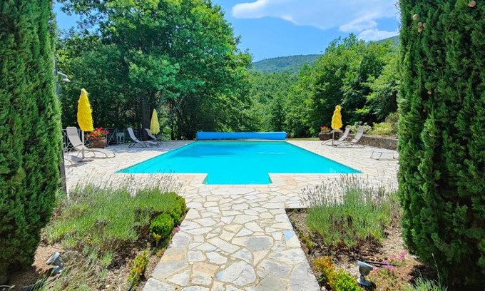 Lisciano Niccone Villa | Private villa with extensive gardens and pool