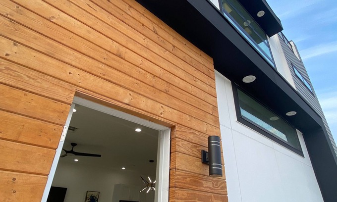 Cityplace House | PROMO 20% WEEKLY AND 25% MONTHLY DISC Clean lines Cool Tones Sleek Modern Design