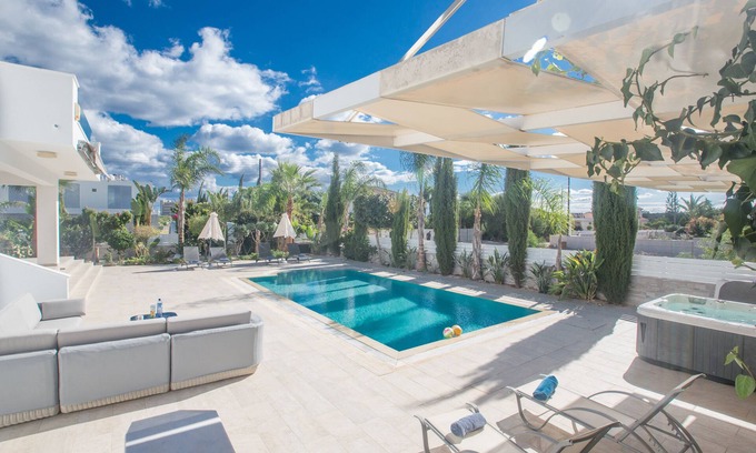 Cape Greko Cottage | Protaras Holiday Villa DE2 - a villa that sleeps 8 guests in 4 bedrooms