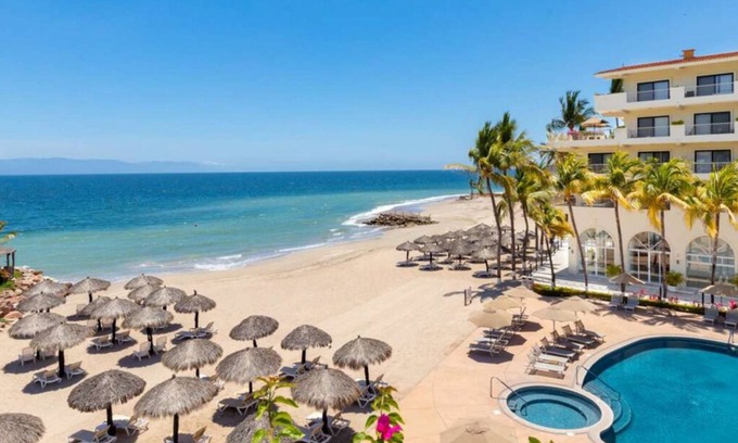 Diaz Ordaz Apartment | Puerto Vallarta Paradise: 1 Bedroom Centrally Located & Steps from the Sand